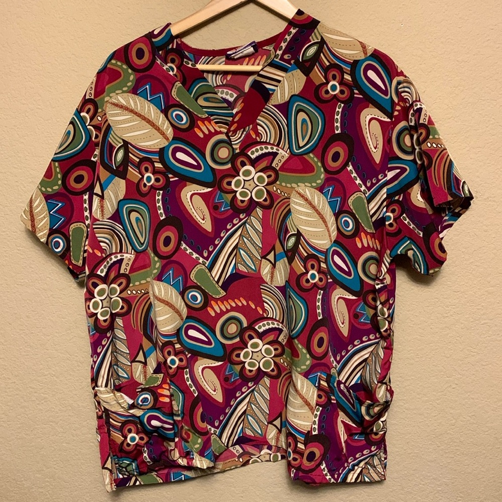 Silky Scrubs Women’s Short Sleeved Scrub Top Size XL Red Floral Patrern